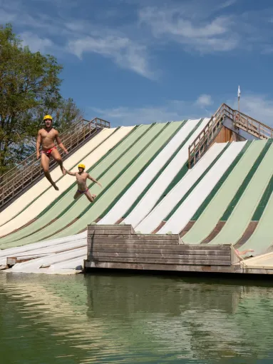 Waterjump et toboggans avec baignade surveillée gratuite près de Montauban, Toulouse, Aquaparc Toulouse