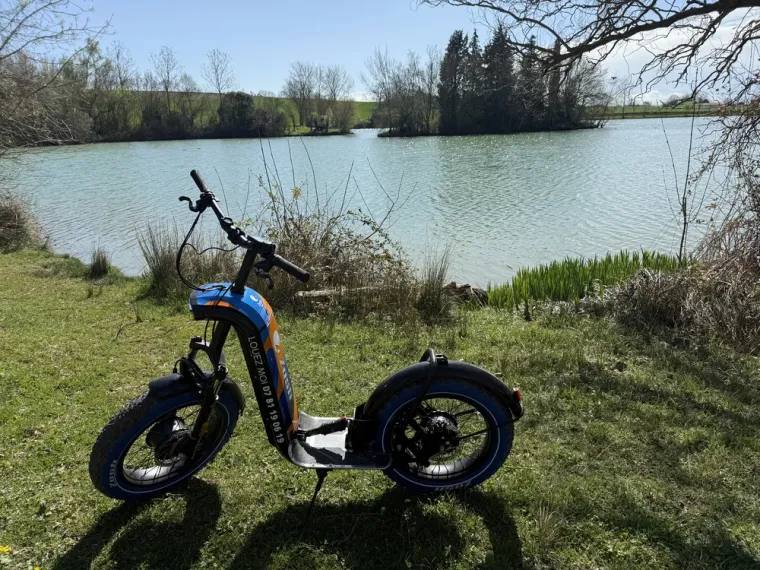 Faire une randonnée en Trottinette électrique tout terrain au départ du lac de la Thésauque, Toulouse, Aquaparc Toulouse