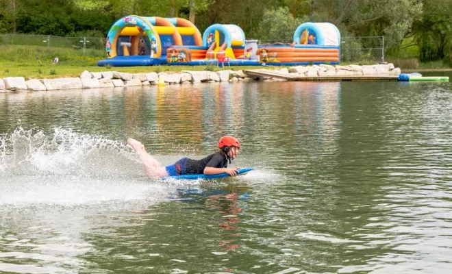 Waterjump et toboggans avec baignade surveillée gratuite près de Montauban, Toulouse, Aquaparc Toulouse
